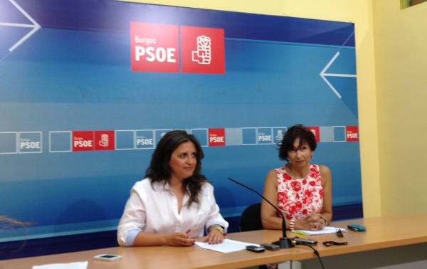 Esther Peña, diputada provincial y Asunción Velasco, coordiandora comarcal, ambas del PSOE